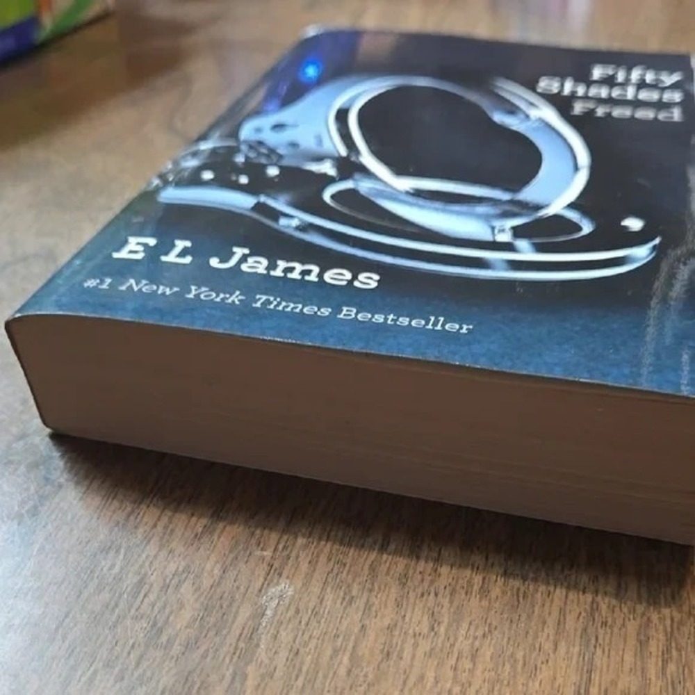 Fifty Shades Freed Book (50 Shades Trilogy) by E.L. James - Paperback - Picture 5 of 6